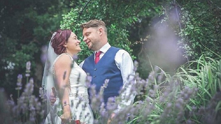 Ο γάμος κατέληξε σε τραγωδία – Βρήκε τον σύζυγό της νεκρό στο κρεβάτι της νυφικής σουίτας – ΦΩΤΟ