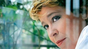 Η Δήμητρα Γαλάνη στον Realfm 97,8 για την συναυλία αφιερωμένη στον Μάνο Λοΐζο