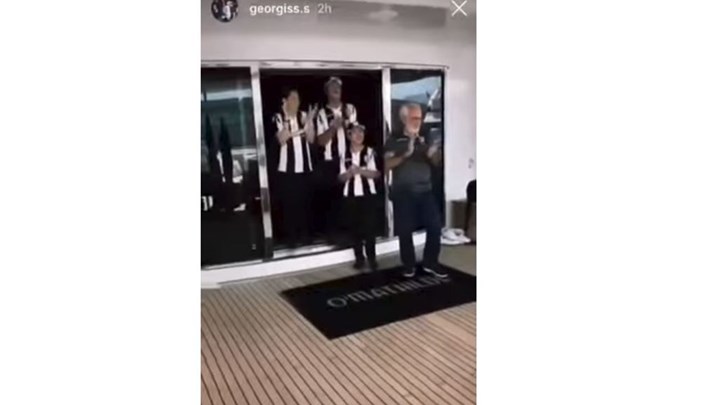 Χόρεψε ποντιακά και τραγούδησε «ΠΑΟΚ και ξερό ψωμί» στον Πειραιά η οικογένεια Σαββίδη – BINTEO