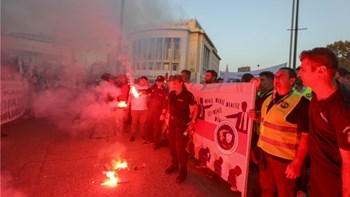 Πανελλαδική συγκέντρωση διαμαρτυρίας των ενστόλων στο κέντρο της Θεσσαλονίκης – ΒΙΝΤΕΟ