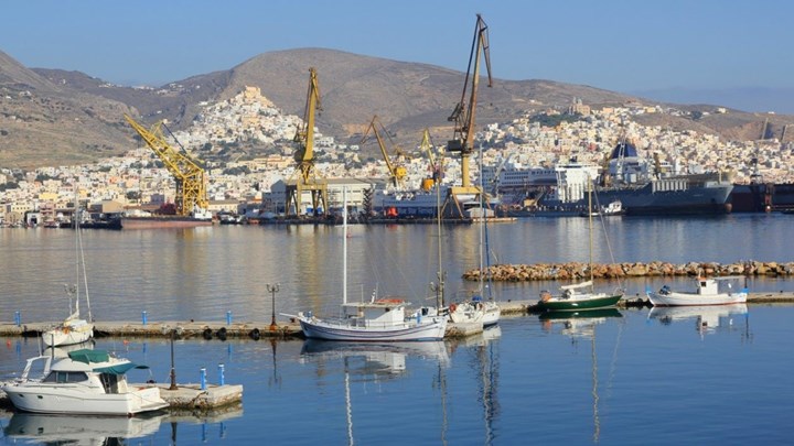 Ημιβυθίστηκε τμήμα πλωτής δεξαμενής εντός των ναυπηγείων Ελευσίνας