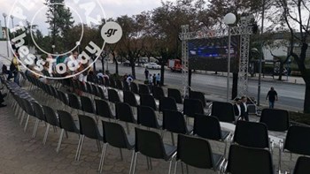 Για πρώτη φορά καθίσματα και γιγαντοοθόνη έξω από το Βελλίδειο – ΦΩΤΟ