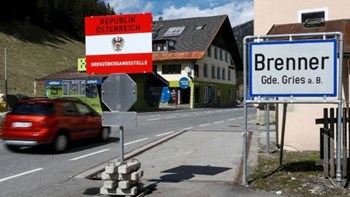 Η ιταλική κυβέρνηση καταγγέλλει το σχέδιο της Αυστρίας να προσφέρει διαβατήρια στους γερμανόφωνους στο Νότιο Τιρόλο