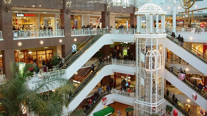 Η Ιταλία αλλάζει τον κανονισμό λειτουργίας των εμπορικών τις Κυριακές και τις αργίες