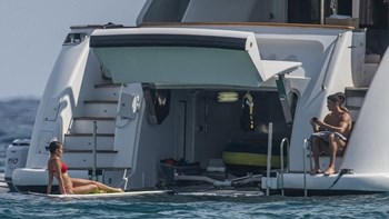 Στο Σεν Τροπέ ο Κριστιάνο με την εκρηκτική Τζορτζίνα και τον γιο του – ΦΩΤΟ