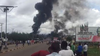 Τραγωδία στη Νιγηρία: Τουλάχιστον 35 νεκροί από έκρηξη σε βυτιοφόρο που μετέφερε φυσικό αέριο
