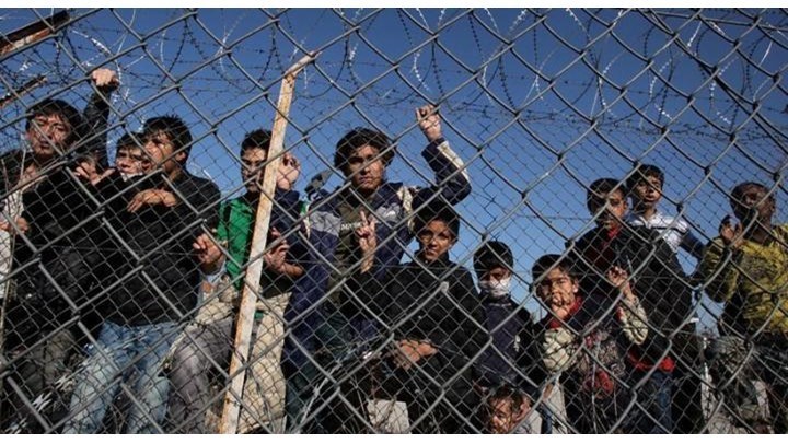 Spiegel: Στα πρόθυρα κατάρρευσης οι προσφυγικοί καταυλισμοί στο Αιγαίο