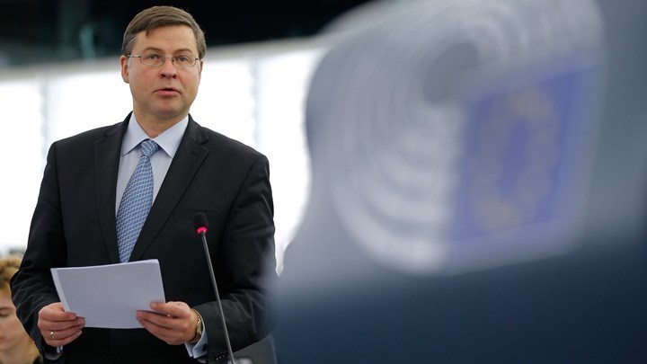 Ντομπρόβσκις: Αποτίω φόρο τιμής στο θάρρος του Τσίπρα – Δεν αποκλείεται η Ελλάδα να μας εκπλήξει ευχάριστα