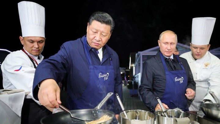 Πούτιν και Σι Τζινπίνγκ το έριξαν στο… μαγείρεμα