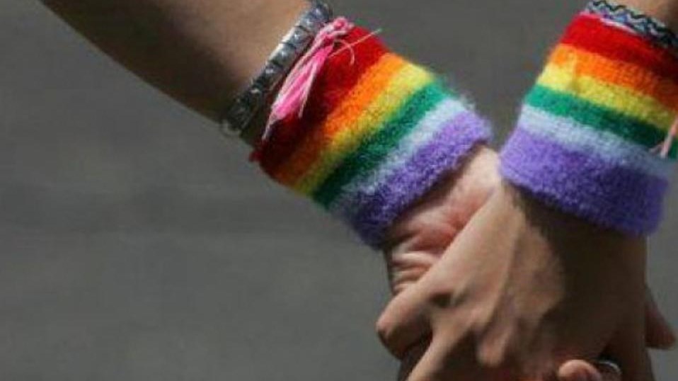 Με δημοψήφισμα η Ρουμανία θα μπλοκάρει τη νομιμοποίηση του γάμου ομόφυλων ζευγαριών