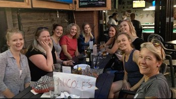 Για να βρει τη Νικόλ που συνάντησε το προηγούμενο βράδυ στο μπαρ… έστειλε e-mail σε 246 συνονόματές της