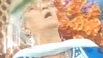 Καθηγήτρια πέθανε on camera ενώ μιλούσε σε τηλεοπτική εκπομπή – ΦΩΤΟ