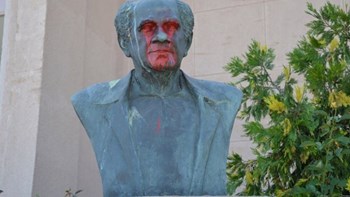 Αποκαταστάθηκε η προτομή του Απόστολου Αποστόλου στη Μυτιλήνη