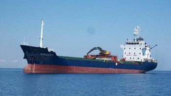 Μηχανική βλάβη σε φορτηγό πλοίο στη θαλάσσια περιοχή μεταξύ Κύθνου και Σύρου