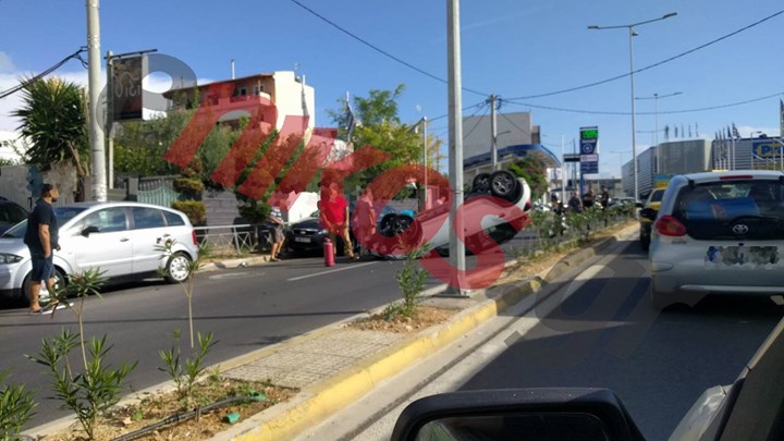 Σοβαρό τροχαίο στη Μεταμόρφωση – Αναποδογύρισε αυτοκίνητο – ΦΩΤΟ – ΒΙΝΤΕΟ αναγνώστη