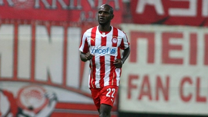 Ο Αμπιντάλ μαθαίνει κρητική λύρα και λαούτο – ΒΙΝΤΕΟ