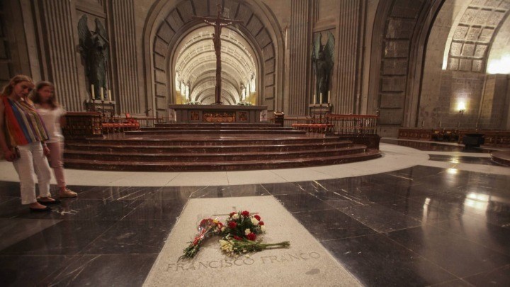 “Πράσινο φως” από τους Ισπανούς βουλευτές για την εκταφή του Φράνκο