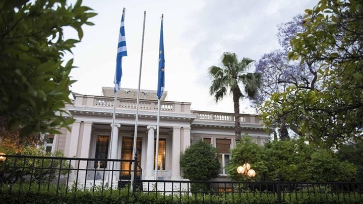 «Παράθυρο» από τους θεσμούς για ακύρωση του μέτρου μείωσης των συντάξεων