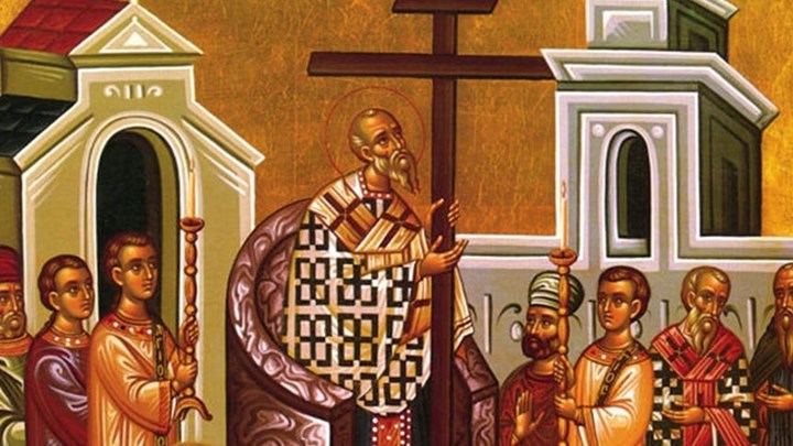 Ύψωση Τιμίου Σταυρού: Τι γιορτάζουμε και γιατί μοιράζουν βασιλικό στις εκκλησίες