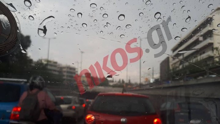 Κυκλοφοριακό κομφούζιο στην Κηφισίας από τη βροχόπτωση – ΤΩΡΑ – ΦΩΤΟ αναγνώστη