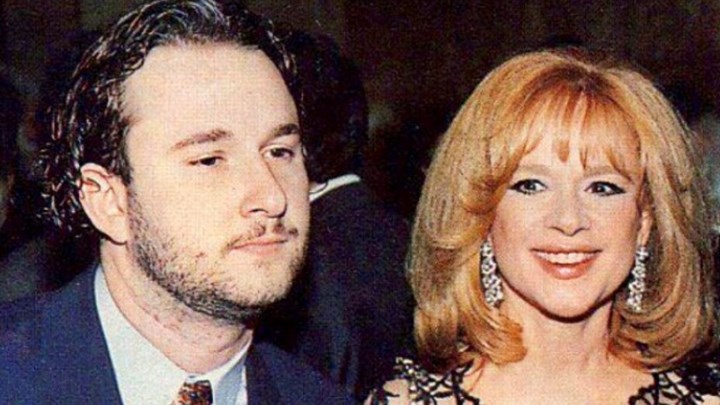 Με παραμύθια της Αλίκης «χτυπά» στο «Μικρό Μπρόντγουαιη» ο Γιάννης Παπαμιχαήλ