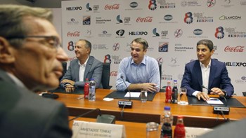 Συναντήσεις του Κυριάκου Μητσοτάκη στη ΔΕΘ – Η ατάκα για το βλέμμα «δεξιά κι αριστερά»