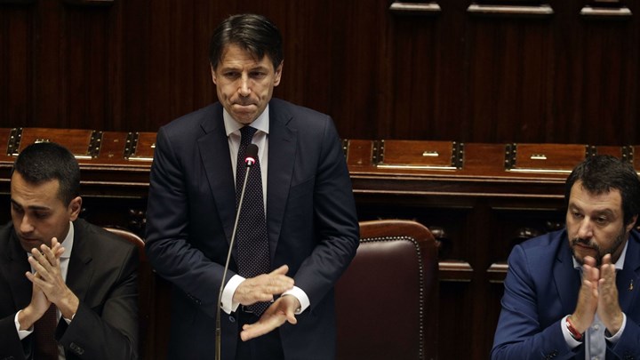 Το 62% των Ιταλών συμφωνεί με την κυβέρνηση Κόντε