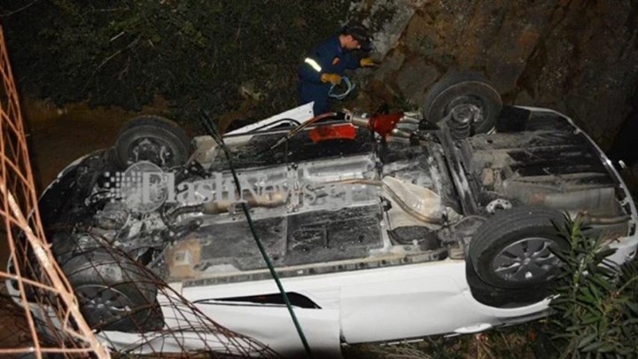 Τροχαίο στο φαράγγι του Θερίσου – Αυτοκίνητο ανετράπη και έπεσε στο ποτάμι – ΦΩΤΟ