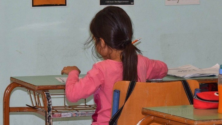 Η δασκάλα που προκάλεσε σάλο: Γι’ αυτό αποφάσισα να φύγω από τη Γαύδο μετά τον αγιασμό