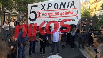 Επικεφαλής της πορείας στη μνήμη του Παύλου Φύσσα οι γονείς του – ΦΩΤΟ