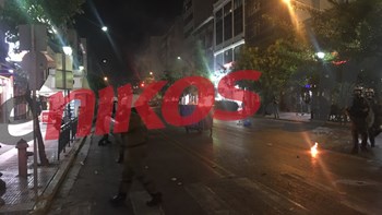 Eπεισόδια στον Πειραιά στο αντιφασιστικό συλλαλητήριο για τον Παύλο Φύσσα – ΦΩΤΟ – ΒΙΝΤΕΟ