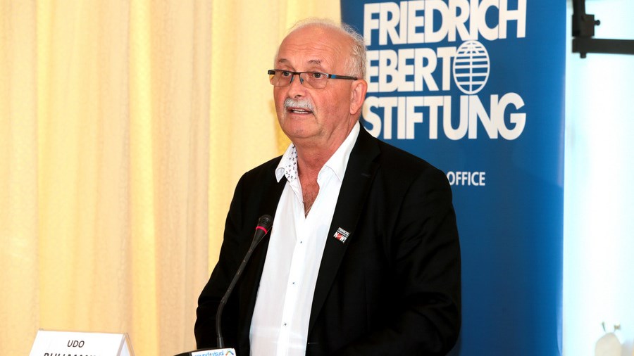 Ο πρόεδρος των Σοσιαλιστών στο Ευρωπαϊκό Κοινοβούλιο πρότεινε για την Ευρώπη ανοιχτό διάλογο με όλους τους προοδευτικούς πολίτες