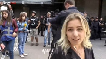 Βίντεο που σοκάρει: Γρονθοκόπησαν δημοσιογράφο σε ζωντανή σύνδεση