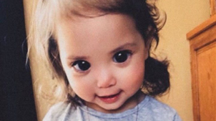 Η δίχρονη που έγινε viral… λόγω των εντυπωσιακά μεγάλων ματιών της – ΦΩΤΟ