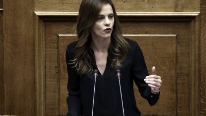 Αχτσιόγλου: Από τον Ιανουάριο του 2019 ο αυξημένος κατώτατος μισθός