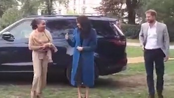 Η Μέγκαν έχει σπάσει κάθε πρωτόκολλο – Μαζί με τη μητέρα της σε επίσημη πριγκιπική εκδήλωση – ΦΩΤΟ – ΒΙΝΤΕΟ