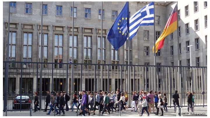Έκθεση του γερμανικού ΥΠΟΙΚ: Αβέβαια τα σενάρια της Κομισιόν για το ελληνικό χρέος