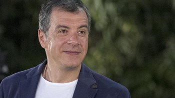 O Σταύρος Θεοδωράκης απαντά με Βασίλη Καρρά: Δεν πάω πουθενά – ΦΩΤΟ