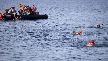 Νέα τραγωδία στη Μεσόγειο – Βυθίστηκε πλοιάριο με Σύρους πρόσφυγες – Νεκρός ένας 5χρονος