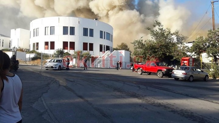 Φωτιά μέσα στον χώρο του Πανεπιστημίου στο Ηράκλειο – ΦΩΤΟ – ΒΙΝΤΕΟ