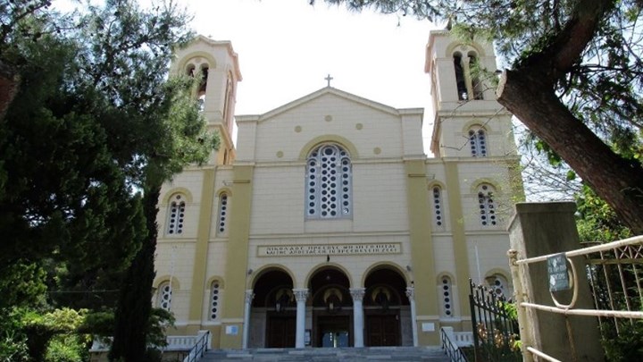 Εισέβαλαν σε εκκλησία στο κέντρο της Αθήνας και διέκοψαν τη λειτουργία