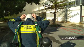 ΦΩΤΟ μέσα από τον χώρο του Πανεπιστημίου Κρήτης – Οι καπνοί από τη φωτιά “πνίγουν” την περιοχή