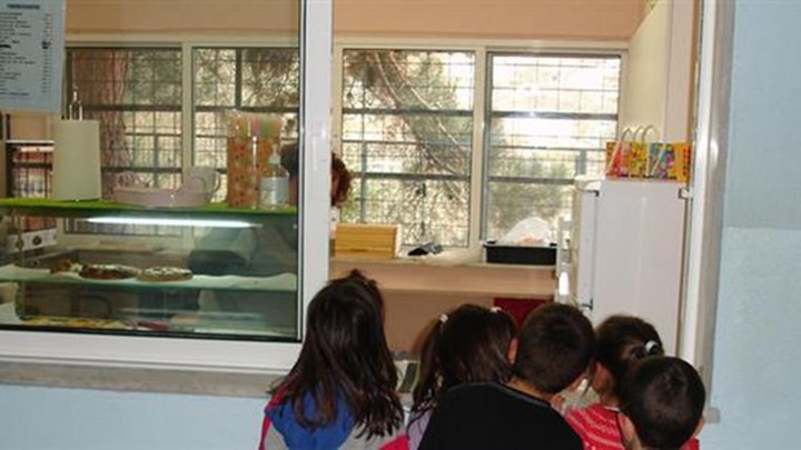 Τι επιτρέπεται να πωλούν τα κυλικεία των σχολείων – ΦΩΤΟ