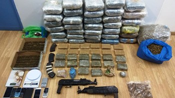 Εξαρθρώθηκε σπείρα διακίνησης ναρκωτικών – Ήταν οπλισμένοι με καλάσνικοφ