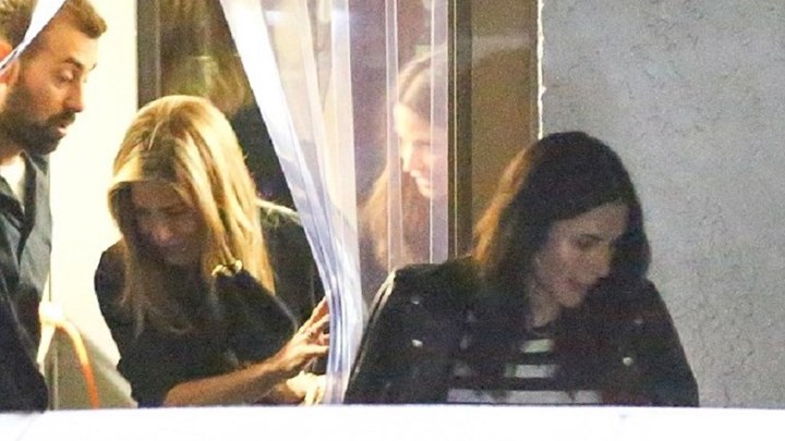 Έξοδος μόνο για κορίτσια – Βραδινή βόλτα για Τζένιφερ Άνιστον και Κόρτνεϊ Κοξ