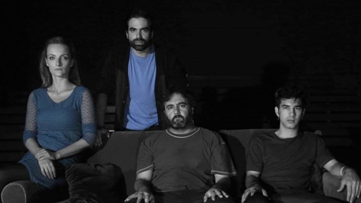 «Χαρτοπόλεμος» που συνταράσσει!