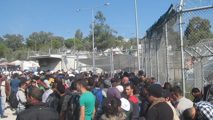 Στο λιμάνι του Πειραιά 462 πρόσφυγες από τη Μόρια