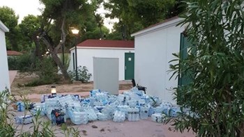 Τι απαντά ο συντονιστής του Κέντρου Μέριμνας Πυρόπληκτων για την ανθρωπιστική βοήθεια που βρίσκεται εγκαταλελειμμένη