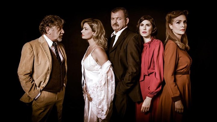 Το enikos.gr μπήκε πρώτο στην φωτογράφιση του «Σπασμένου γυαλιού»