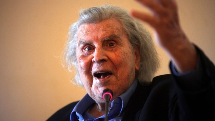 Μίκης Θεοδωράκης κατά Τσίπρα: Ώστε και Μανιαδάκης κύριε Πρωθυπουργέ;